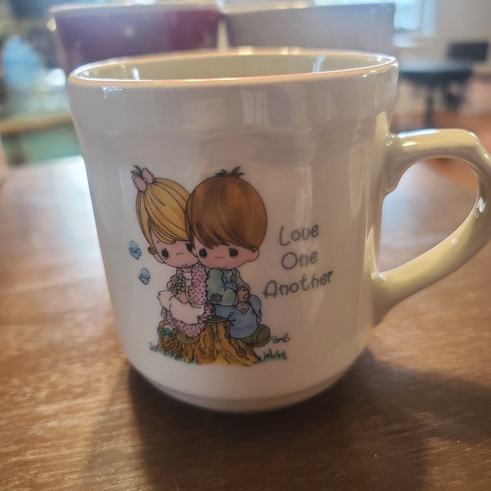 Enesco Precious Moments Mug "Love One Another" Coffee Tea‎ Cup light pink Hearts